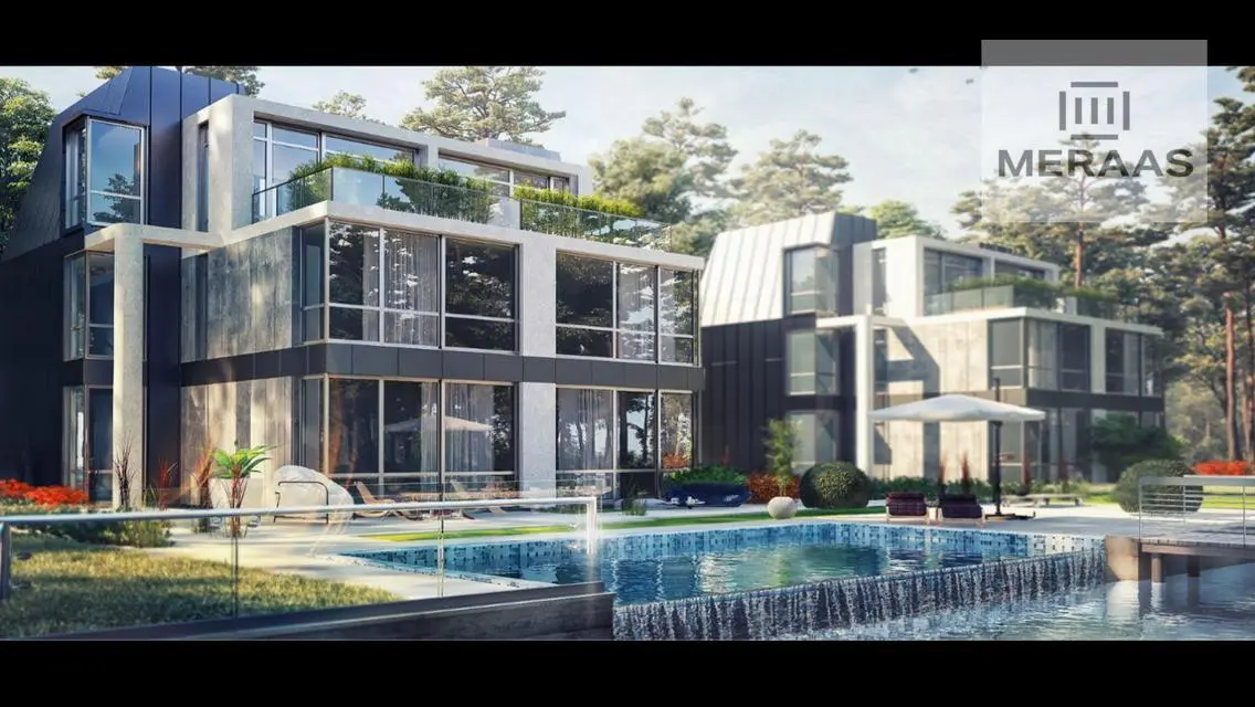Luxury Villa with Private Garden and Pool by the Lakes
