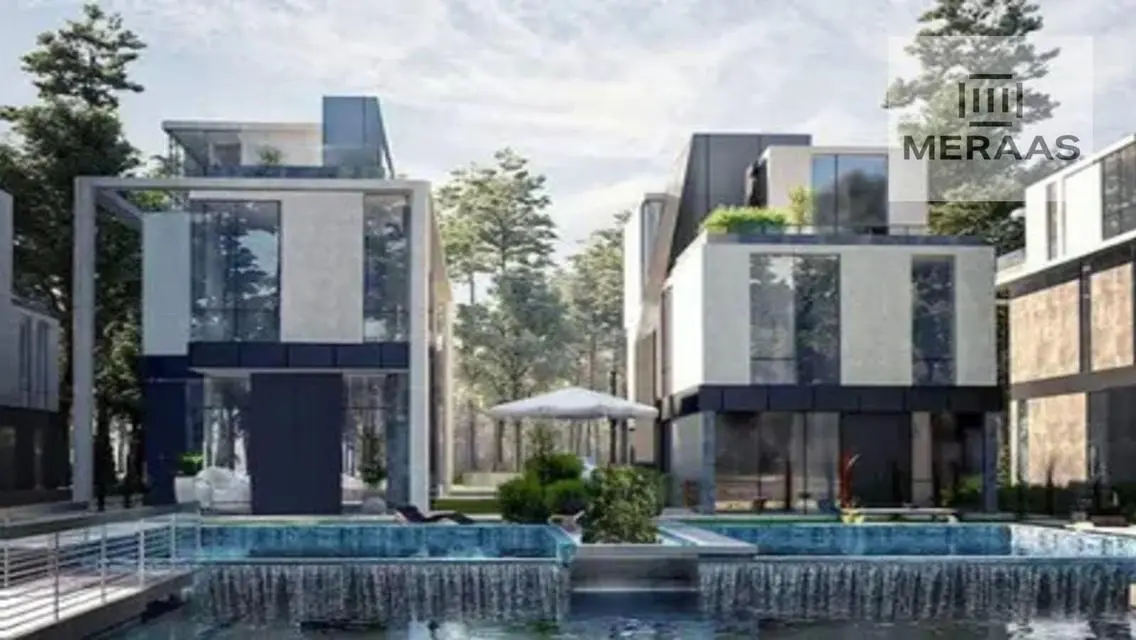 Luxury Villa with Private Garden and Pool by the Lakes