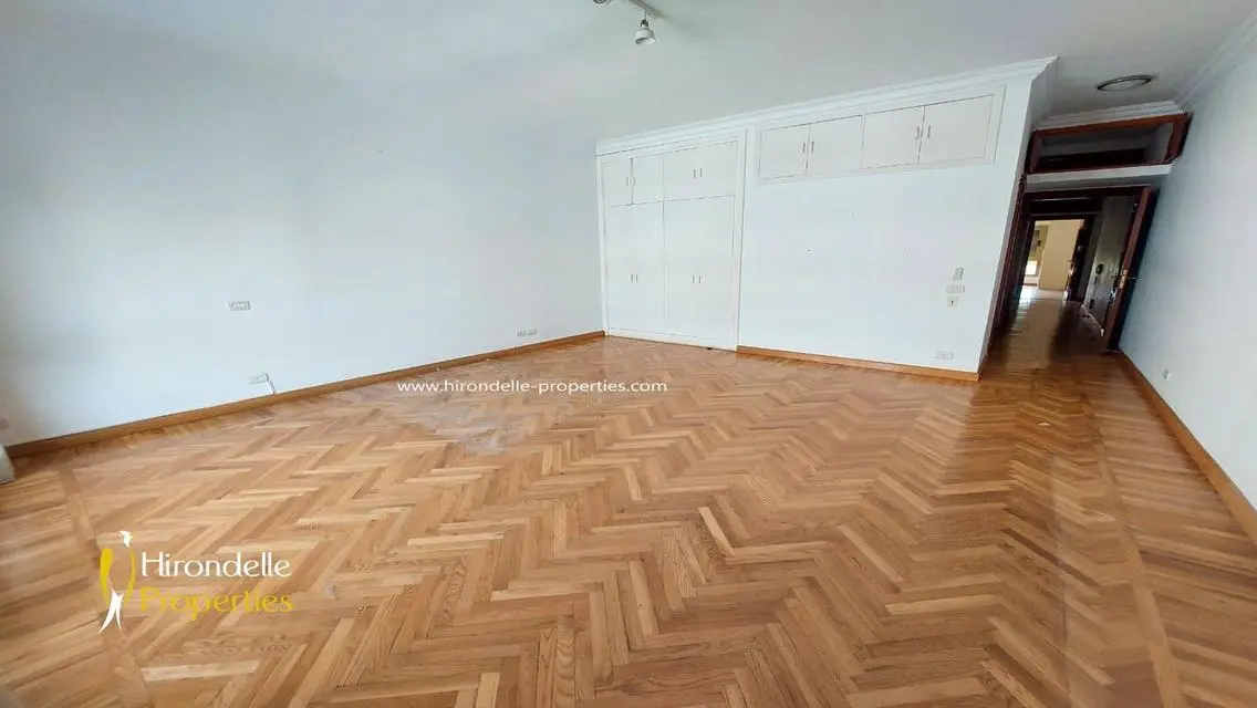 Luxury 4-bedroom Apartment with Stunning Views