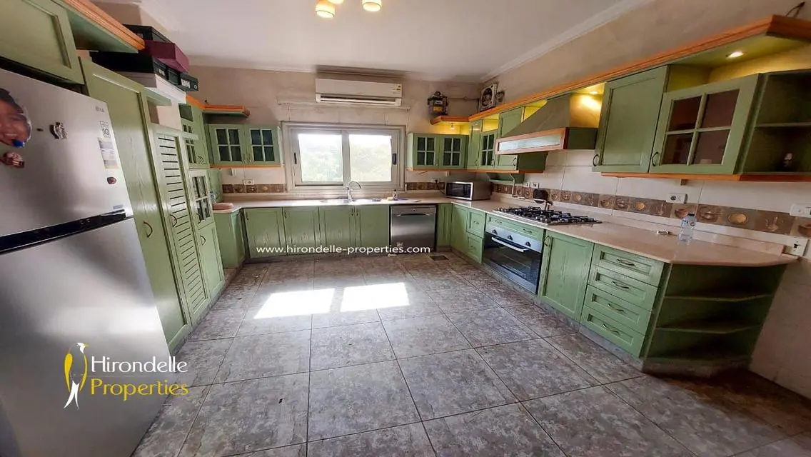 Luxury 4-bedroom Apartment with Stunning Views