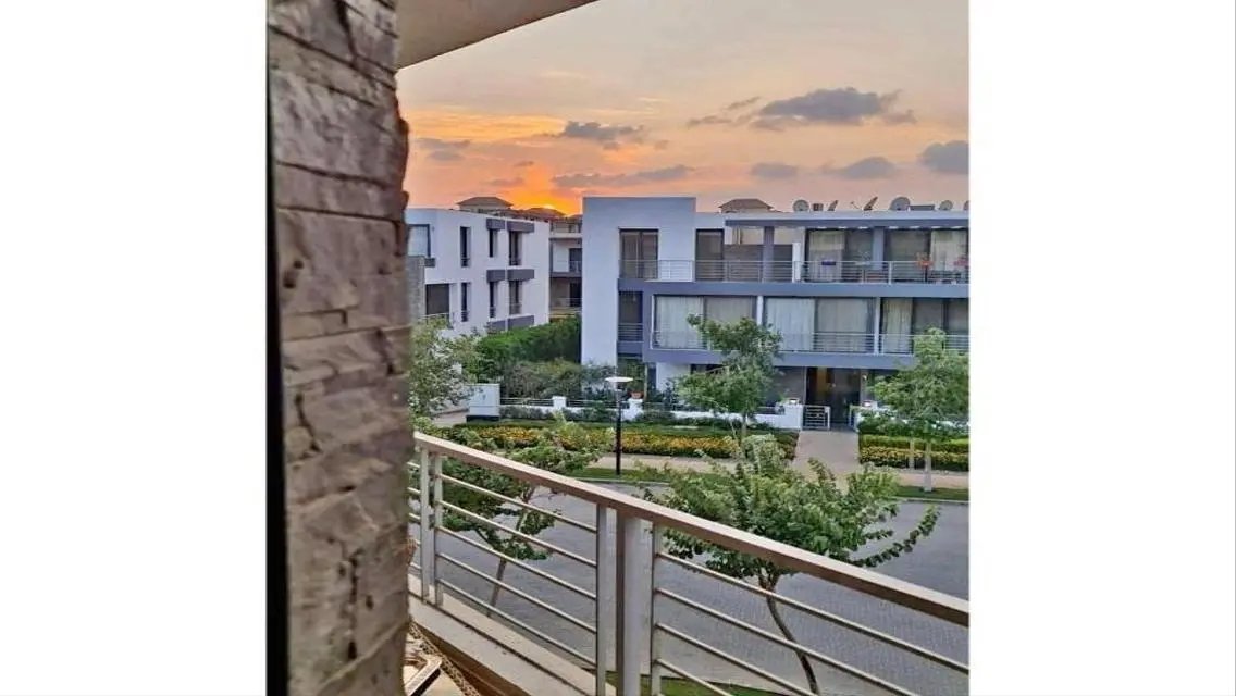 Stunning Apartment with Lake and Landmark Views