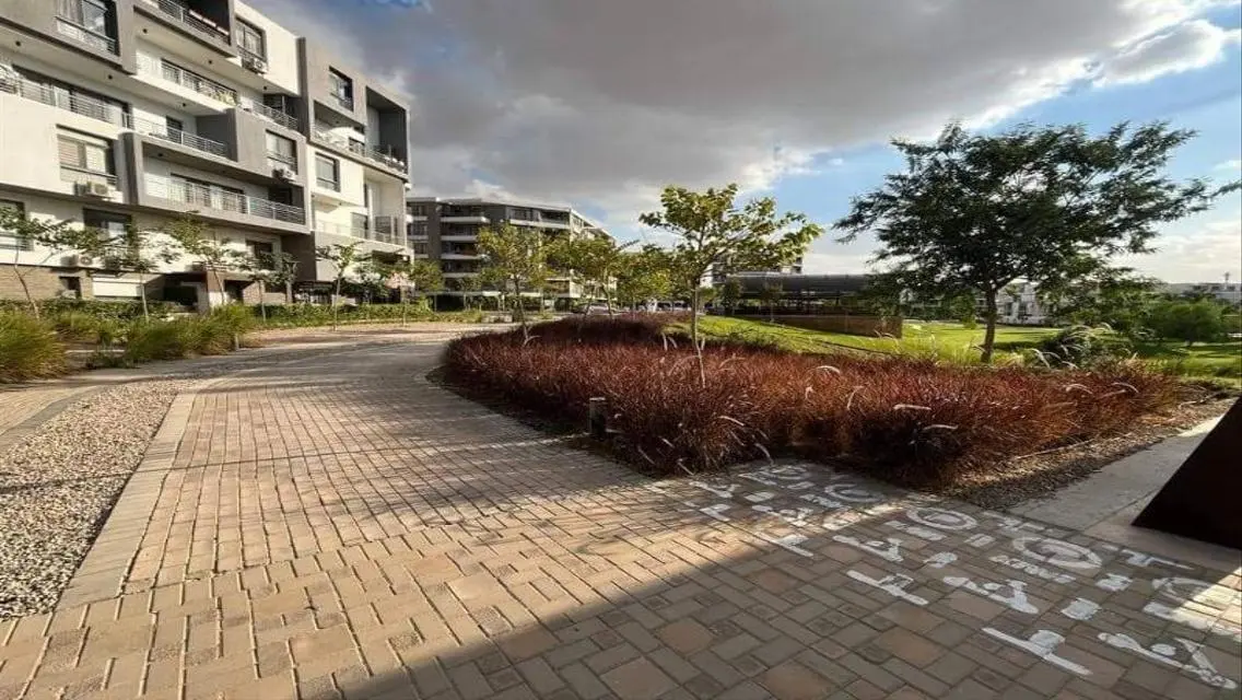 Stunning Apartment with Lake and Landmark Views