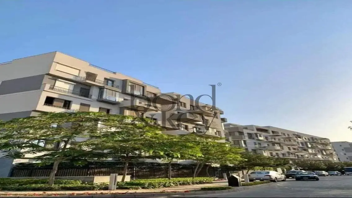 Luxurious Apartment with Spacious Balcony and Private Garden