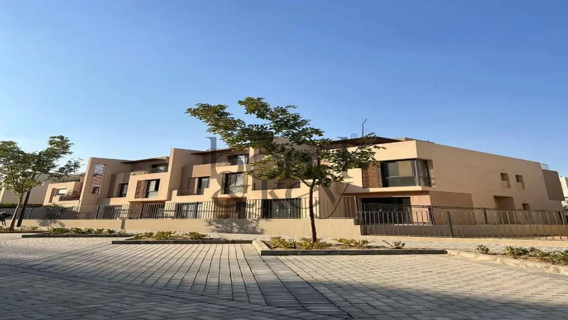 Luxurious Apartment with Spacious Balcony and Private Garden