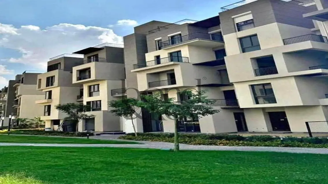 Luxurious Apartment with Spacious Balcony and Private Garden
