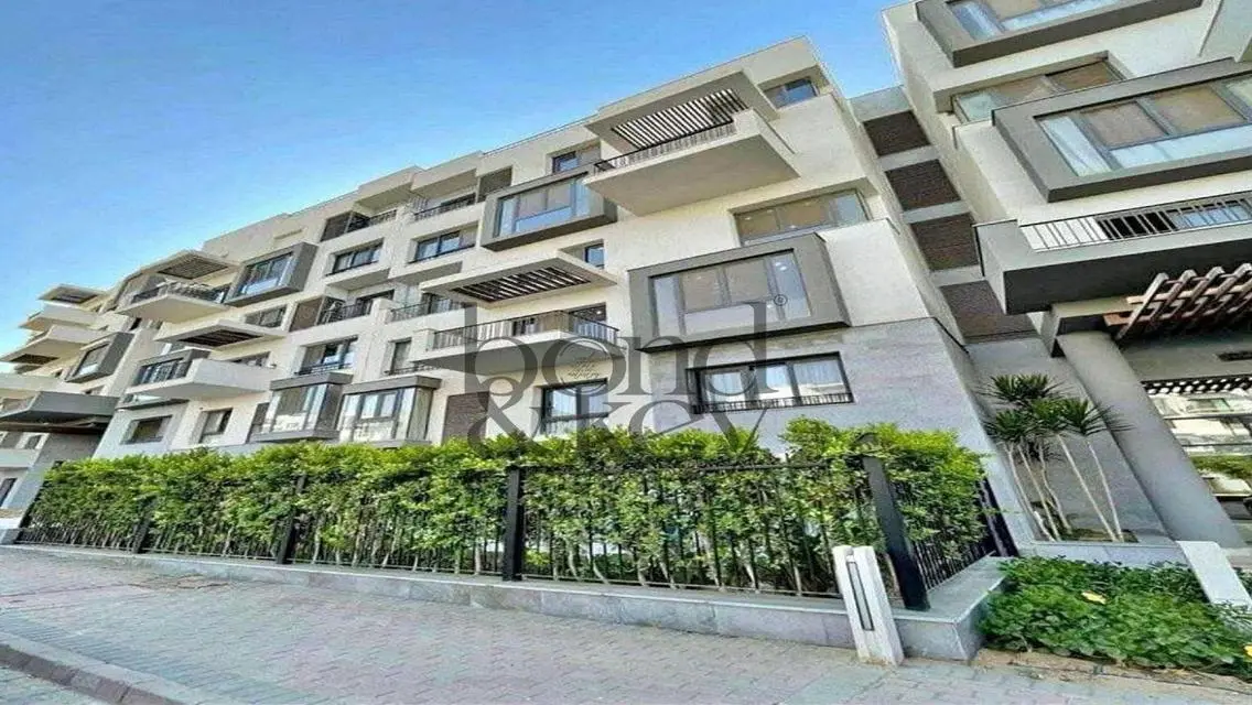 Luxurious Apartment with Spacious Balcony and Private Garden
