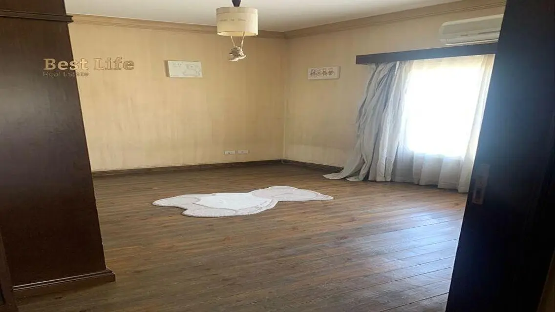 فيلا فاخرة بحمام سباحة وحديقة خاصة