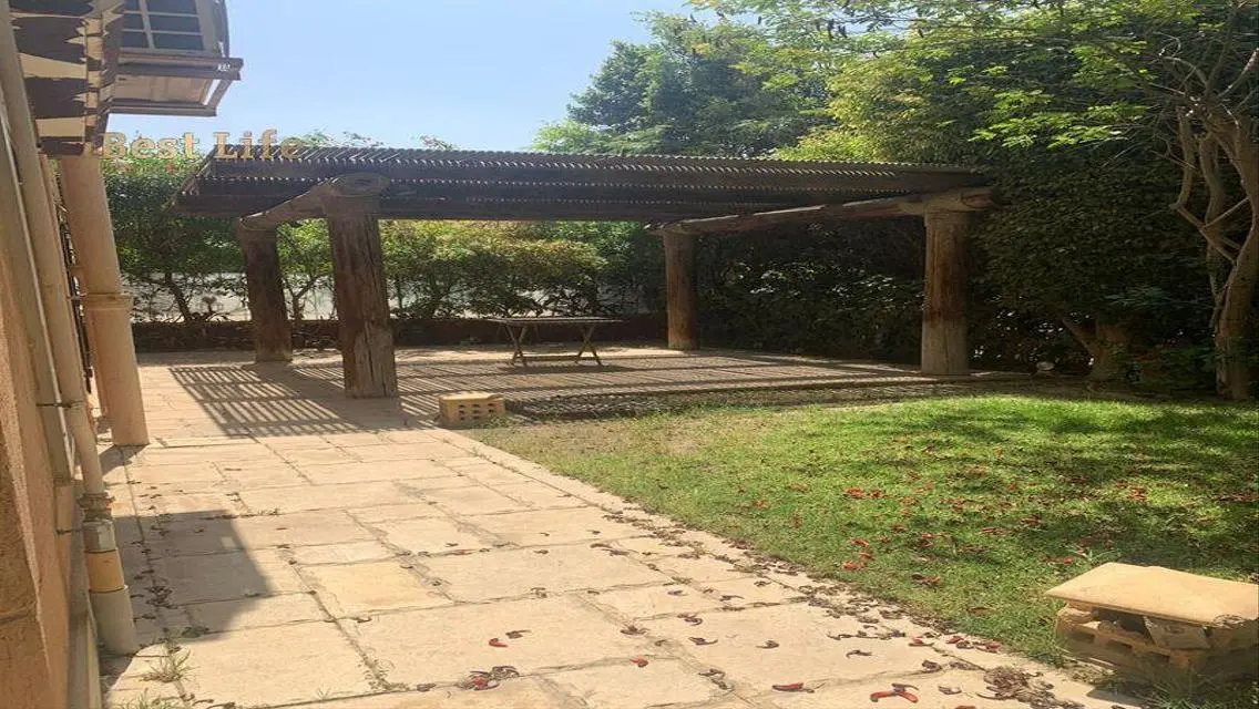 فيلا فاخرة بحمام سباحة وحديقة خاصة