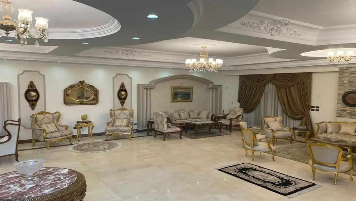 فيلا فاخرة للبيع - 2560 متر مربع