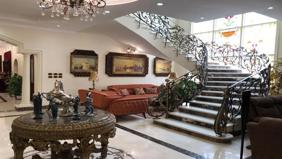فيلا فاخرة للبيع - 2560 متر مربع