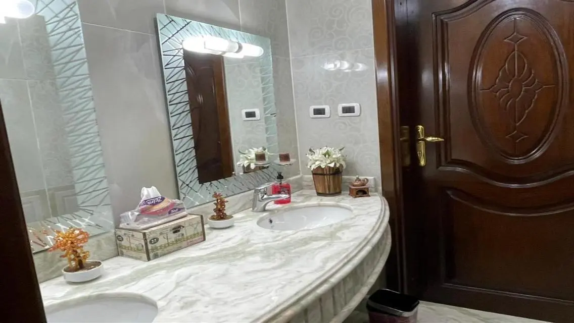 فيلا فاخرة للبيع - 2560 متر مربع