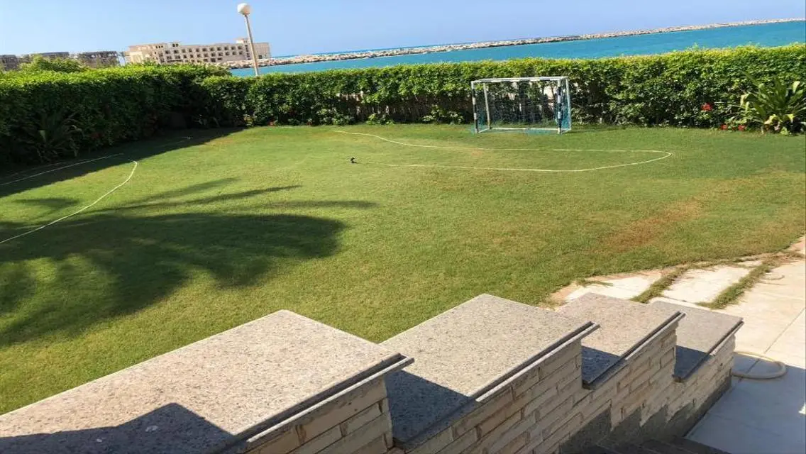 فيلا فاخرة للبيع - 2560 متر مربع