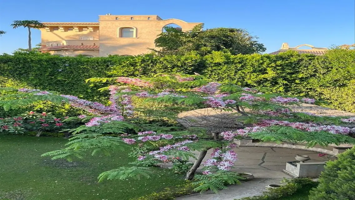 فيلا فاخرة للبيع - 2560 متر مربع