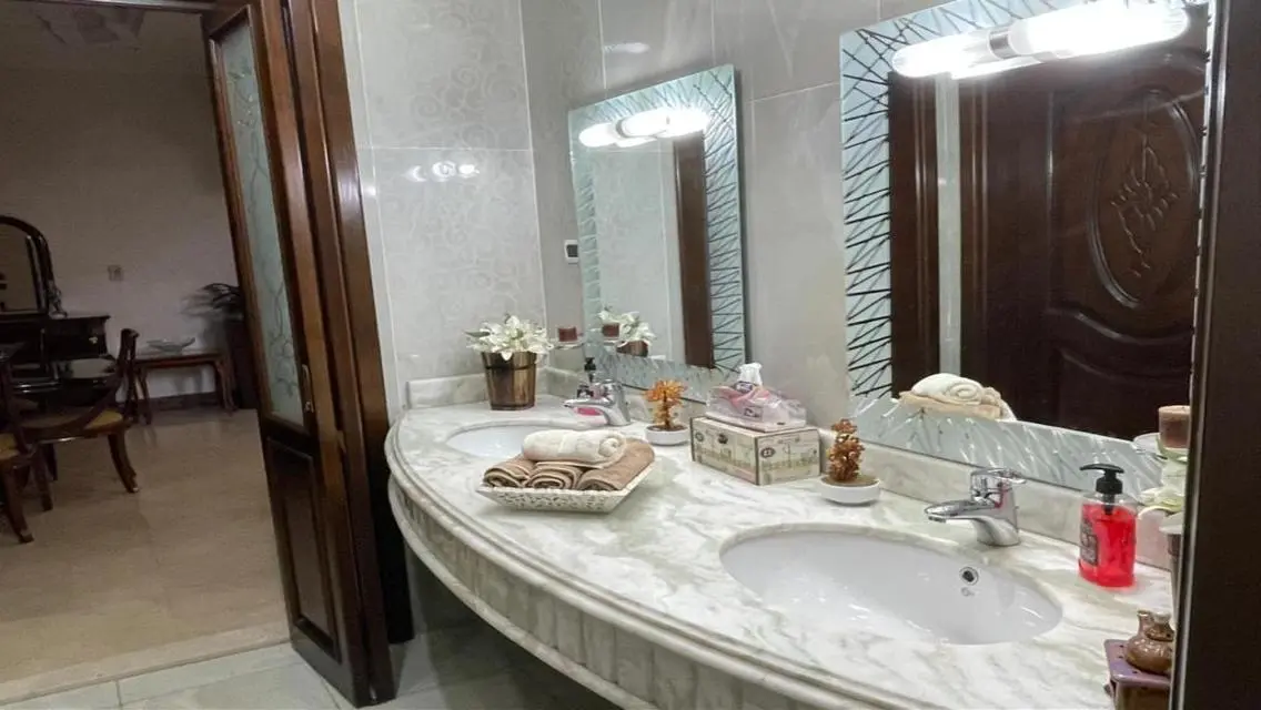 فيلا فاخرة للبيع - 2560 متر مربع