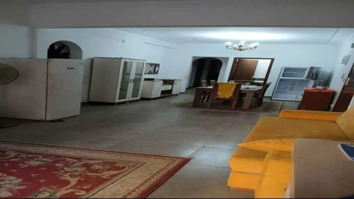 Luxurious Apartment with 180 sqm, Balcony and Wall Closets