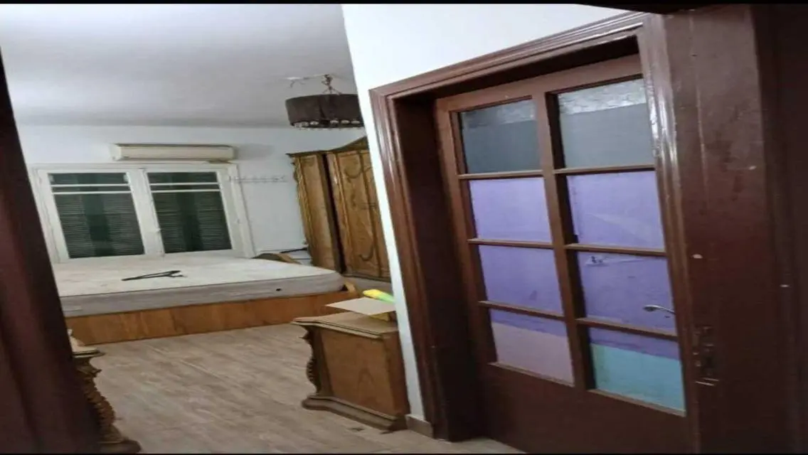 Luxurious Apartment with 180 sqm, Balcony and Wall Closets