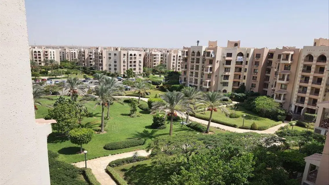 شقة مميزة للإيجار بمساحة واسعة