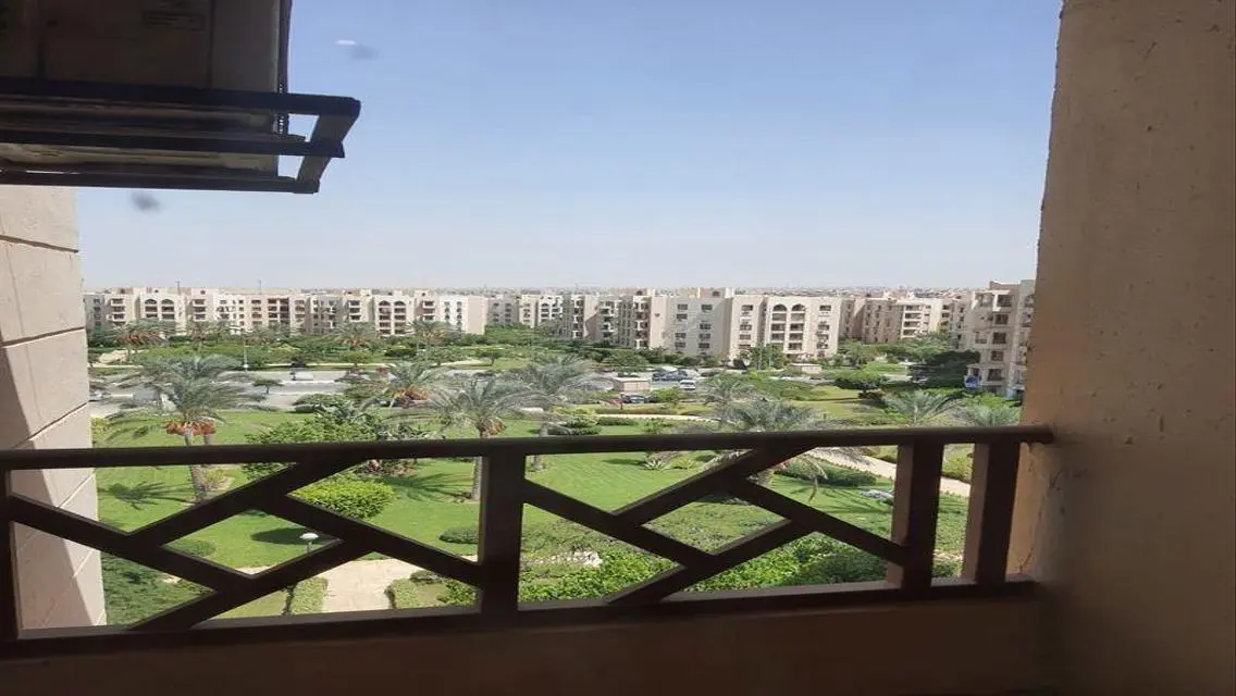 شقة مميزة للإيجار بمساحة واسعة