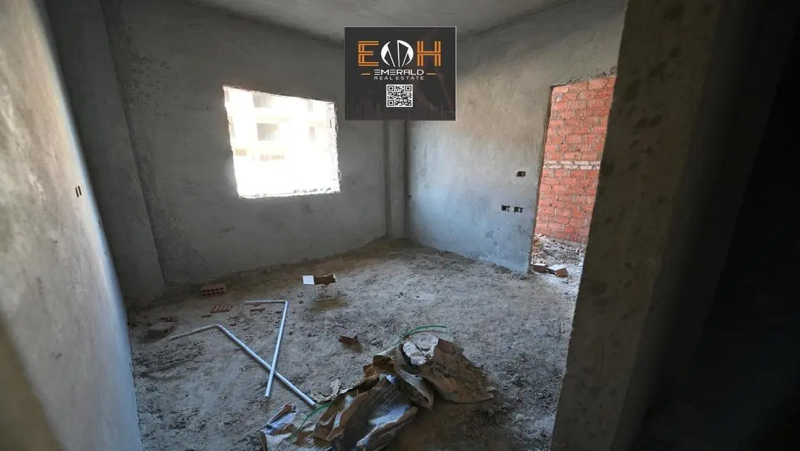 Luxury Apartment with Spacious Layout in Prime Location
