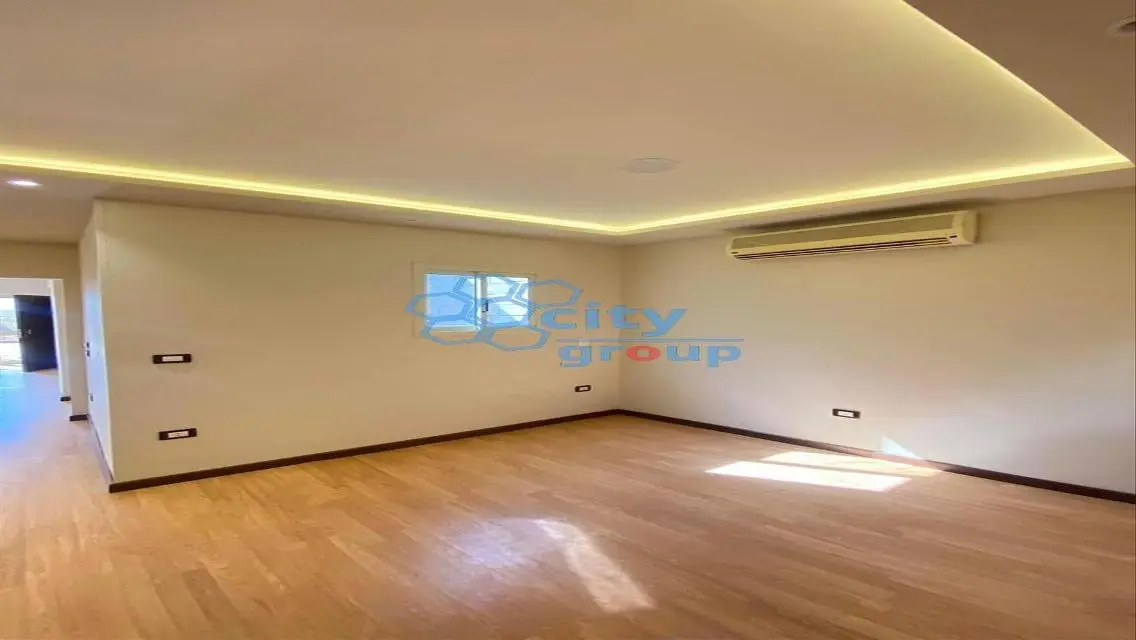 Modern Meeting Room for Rent in the City