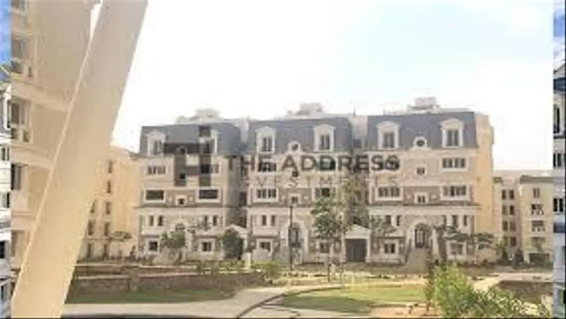 Luxurious Apartment with Spacious Living and Stunning Views