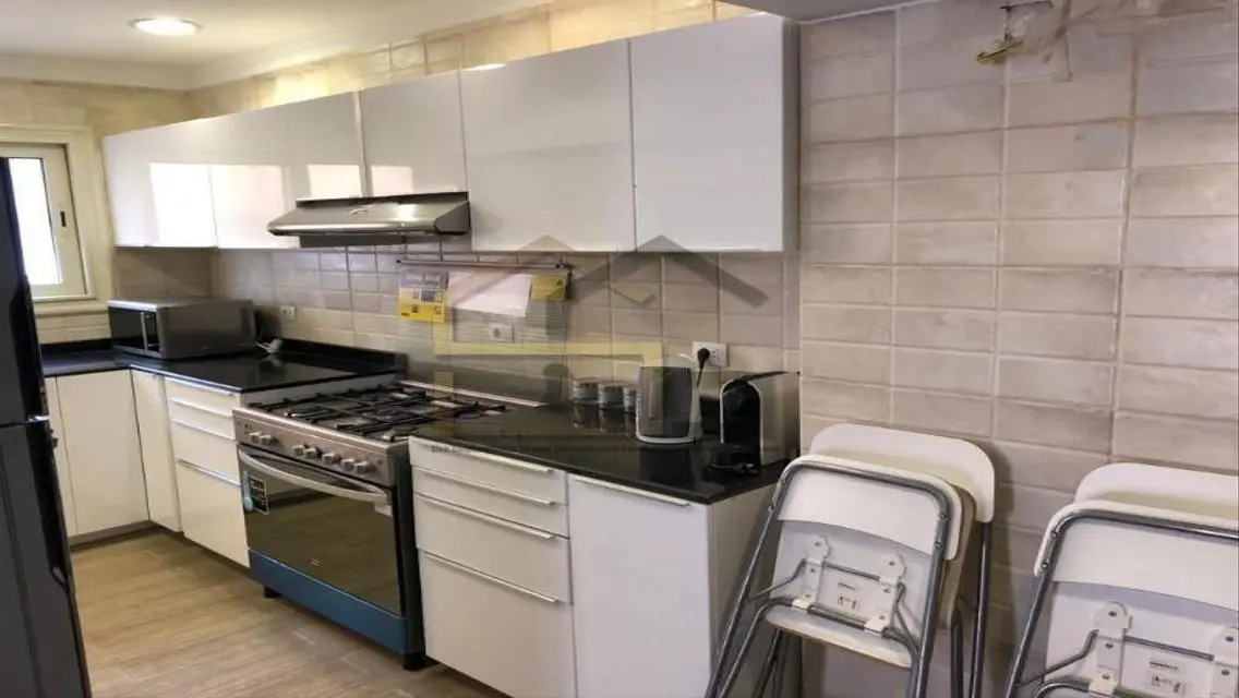 Stunning Property with Private Garden and 4 Bedrooms