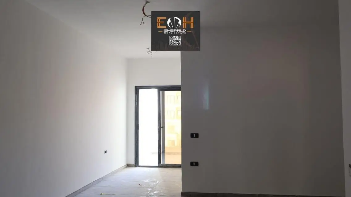 فيلا فاخرة للبيع مطلة على بحيرات