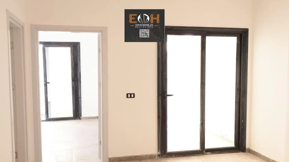 فيلا فاخرة للبيع مطلة على بحيرات