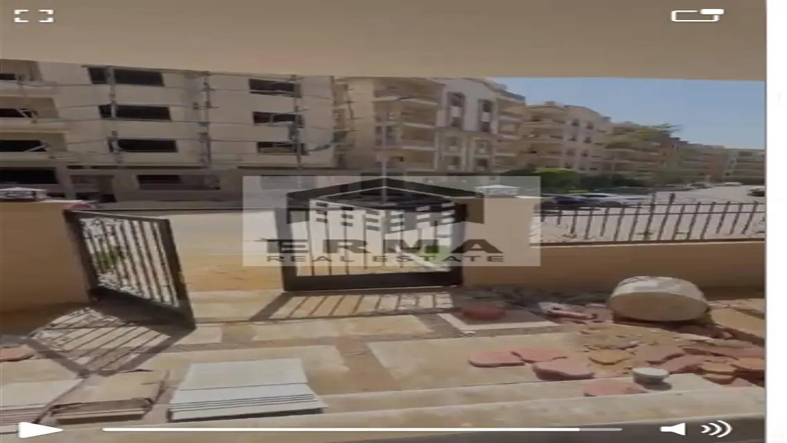 فيلا فاخرة مع مسبح خاص وإطلالة رائعة للبيع