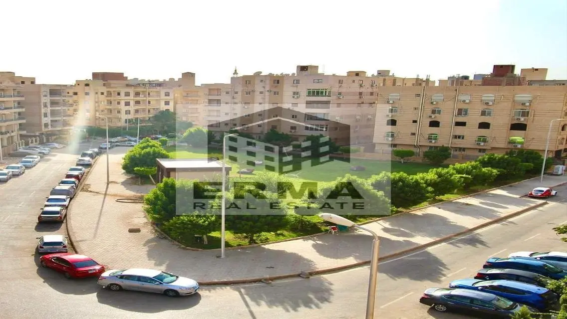 فيلا فاخرة مع مسبح خاص وإطلالة رائعة للبيع