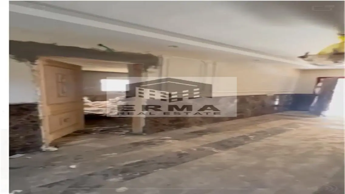 فيلا فاخرة مع مسبح خاص وإطلالة رائعة للبيع