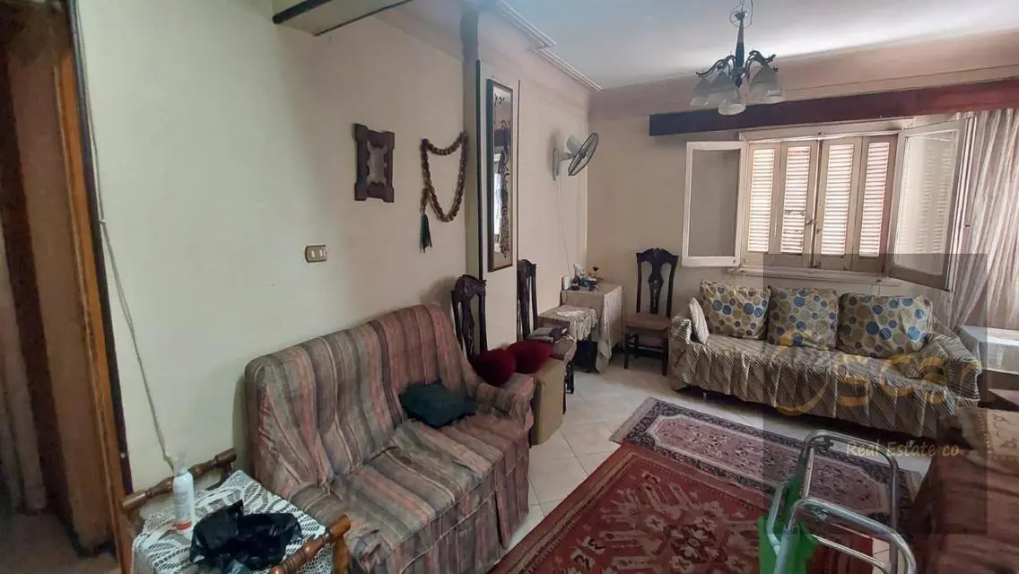 شقة رائعة بمساحة 2700 متر للبيع