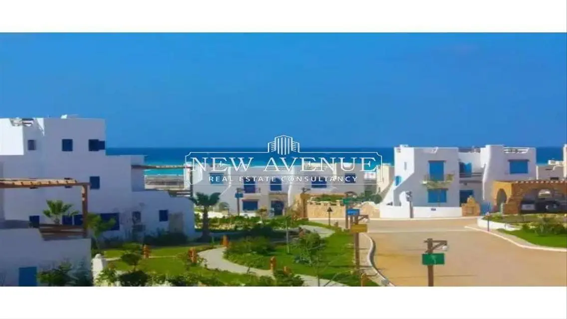 شقة فاخرة في موقع متميز مع حديقة خاصة وغرفة خادمة