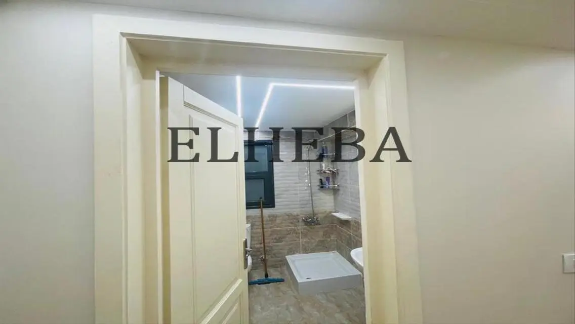 وحدة تجارية متميزة في منطقة East Hub