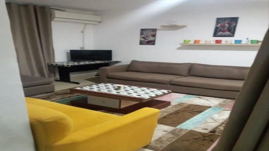 شقة فاخرة للإيجار مع حديقة خاصة