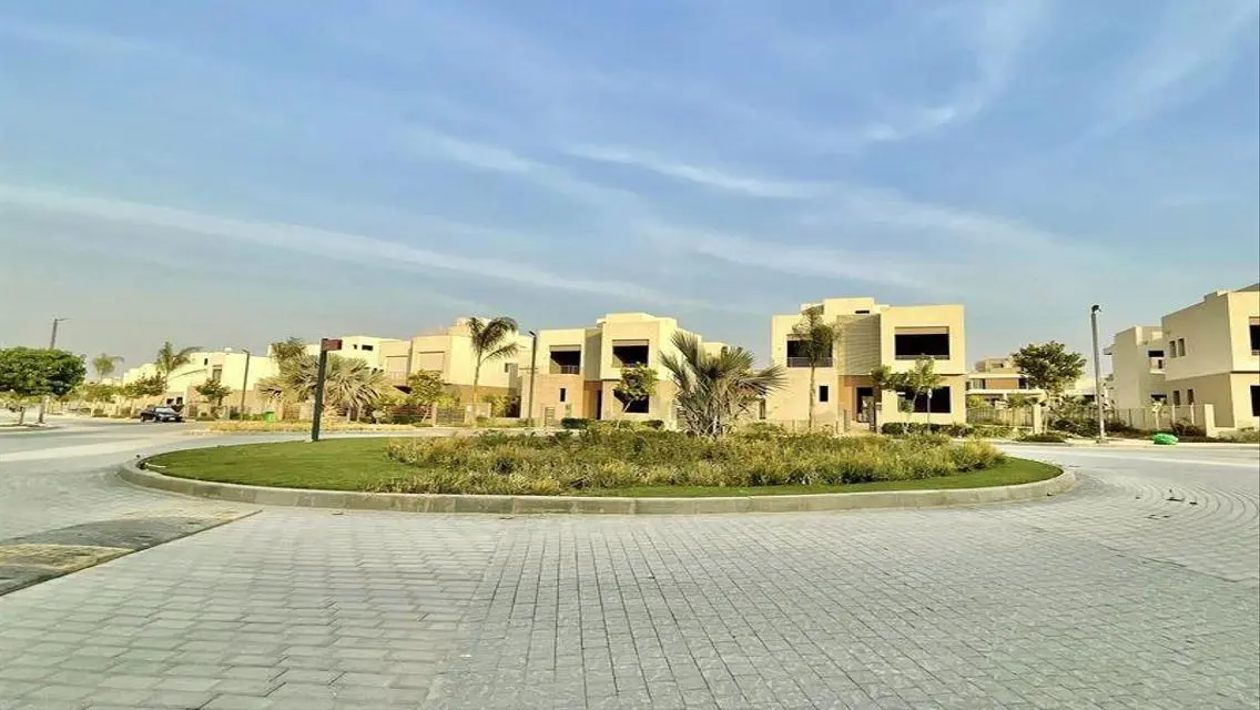 قصر مذهل للبيع في منطقة التاج 643