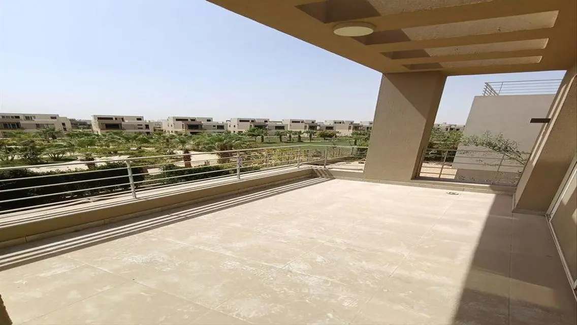 قصر مذهل للبيع في منطقة التاج 643
