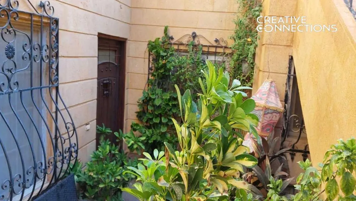 فيلا فاخرة بمساحة واسعة مع شرفة وحديقة خاصة