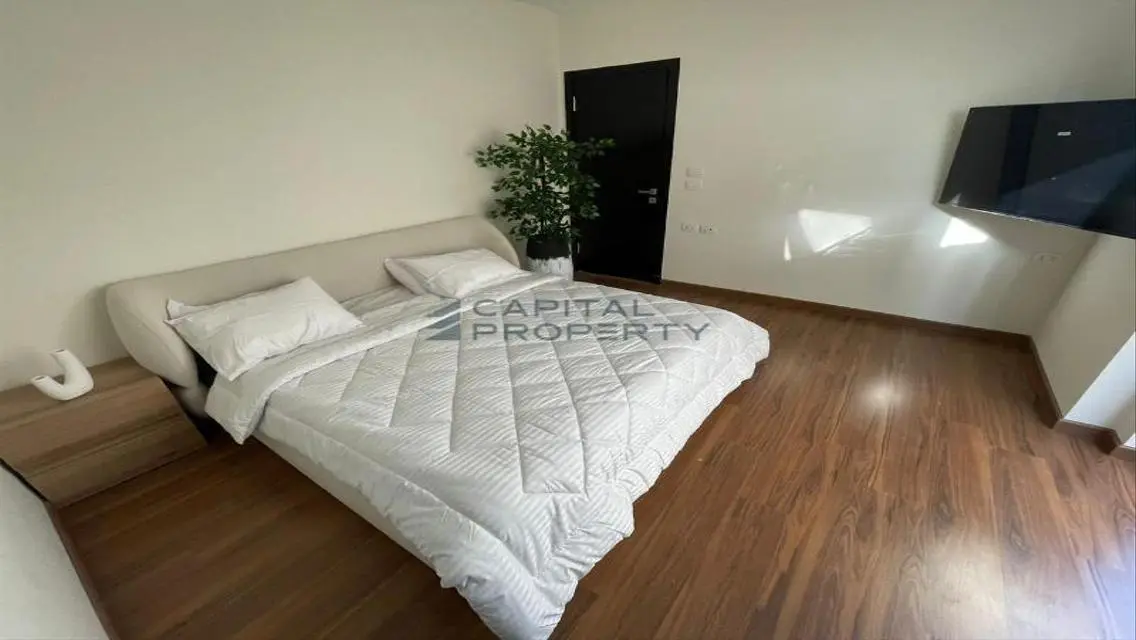 Luxury Apartment with Stunning Views and Spacious Areas in the Heart of the City