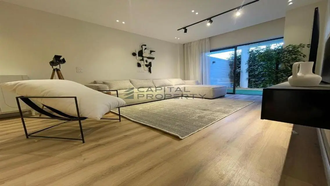 Luxury Apartment with Stunning Views and Spacious Areas in the Heart of the City