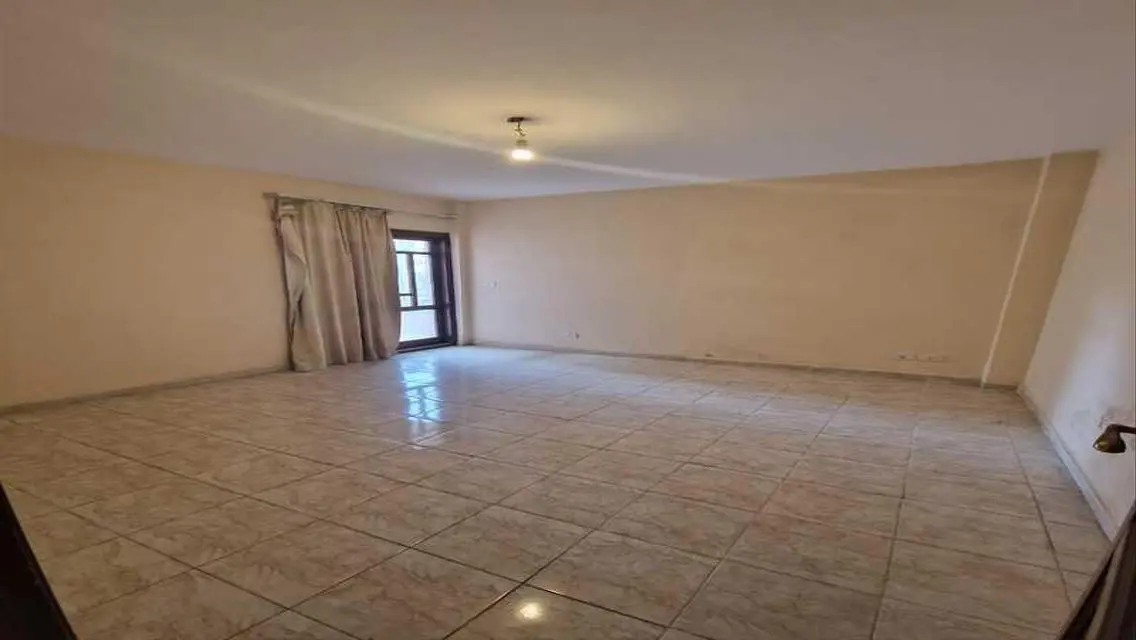شقة فاخرة لل sale بمساحة واسعة وإطلالة مميزة