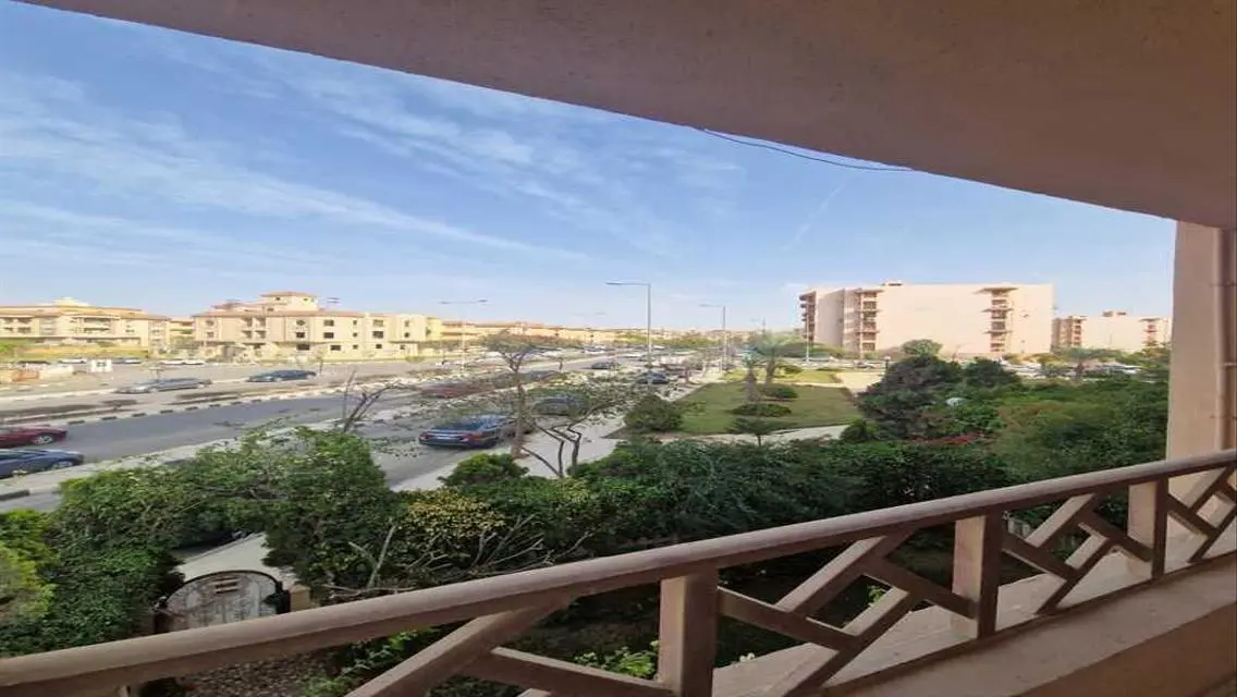 شقة فاخرة لل sale بمساحة واسعة وإطلالة مميزة
