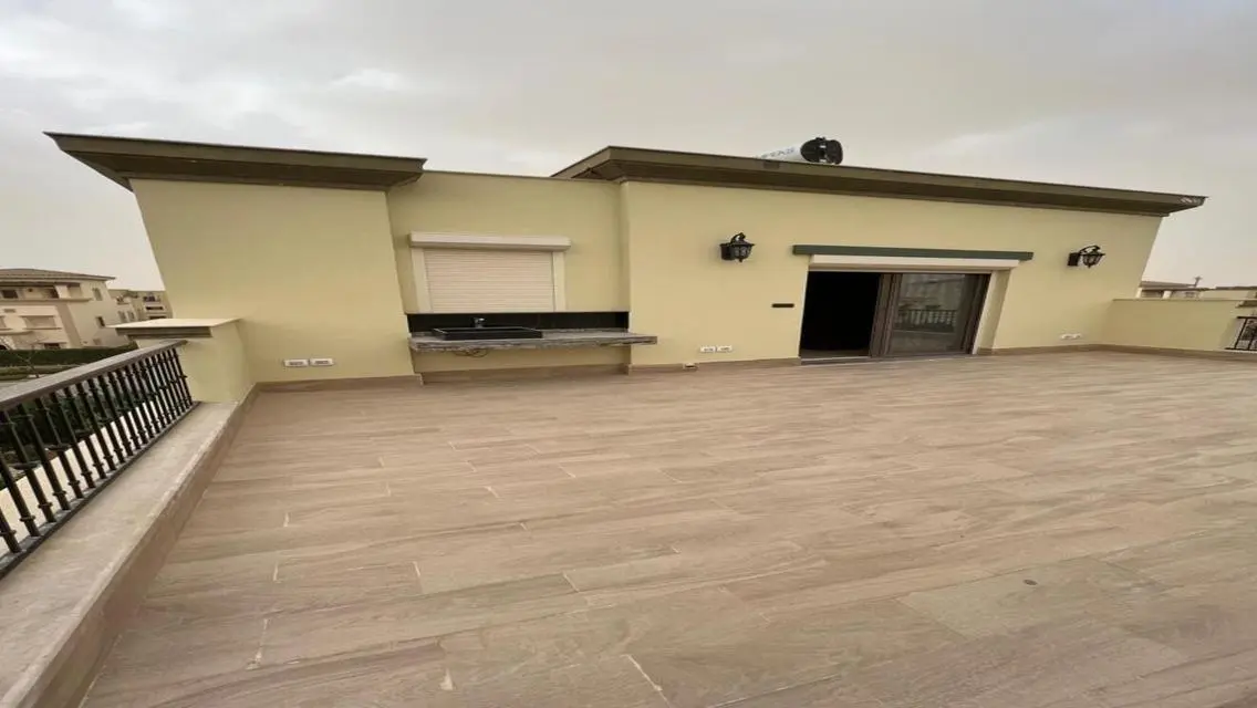 Luxury Apartment with Maid Room and Private Garden