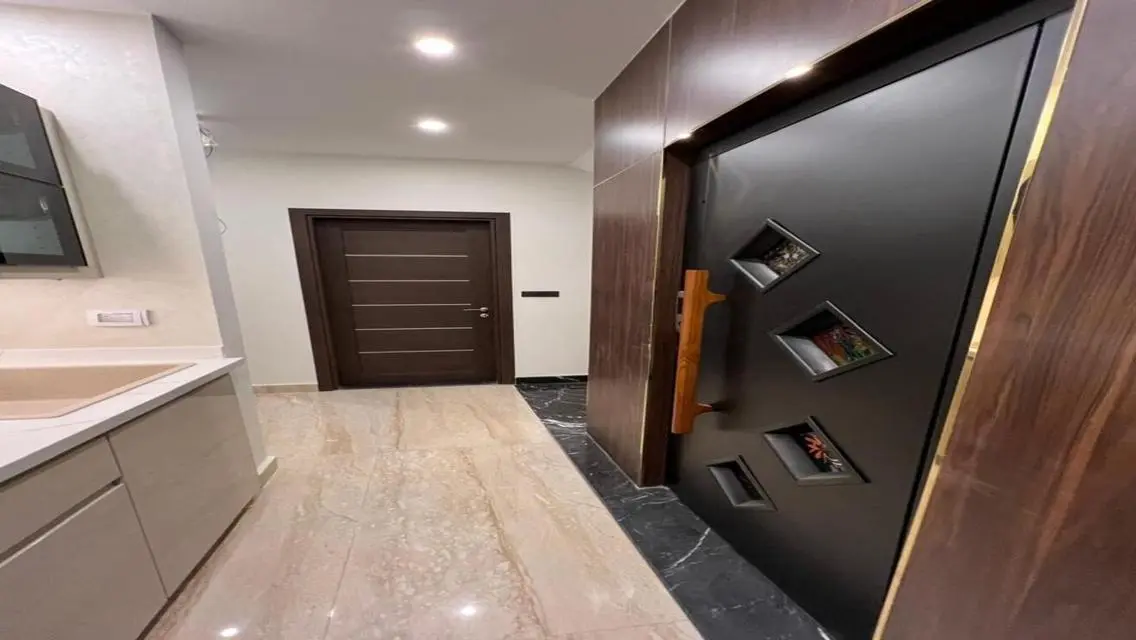 Luxury Apartment with Maid Room and Private Garden