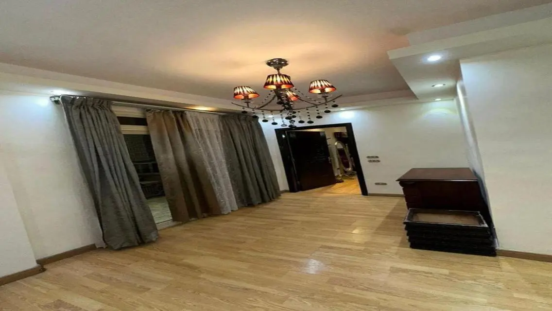 فيلا فاخرة بمساحة واسعة للبيع