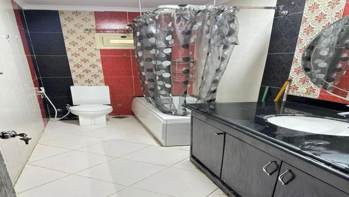 فيلا فاخرة بمساحة واسعة للبيع