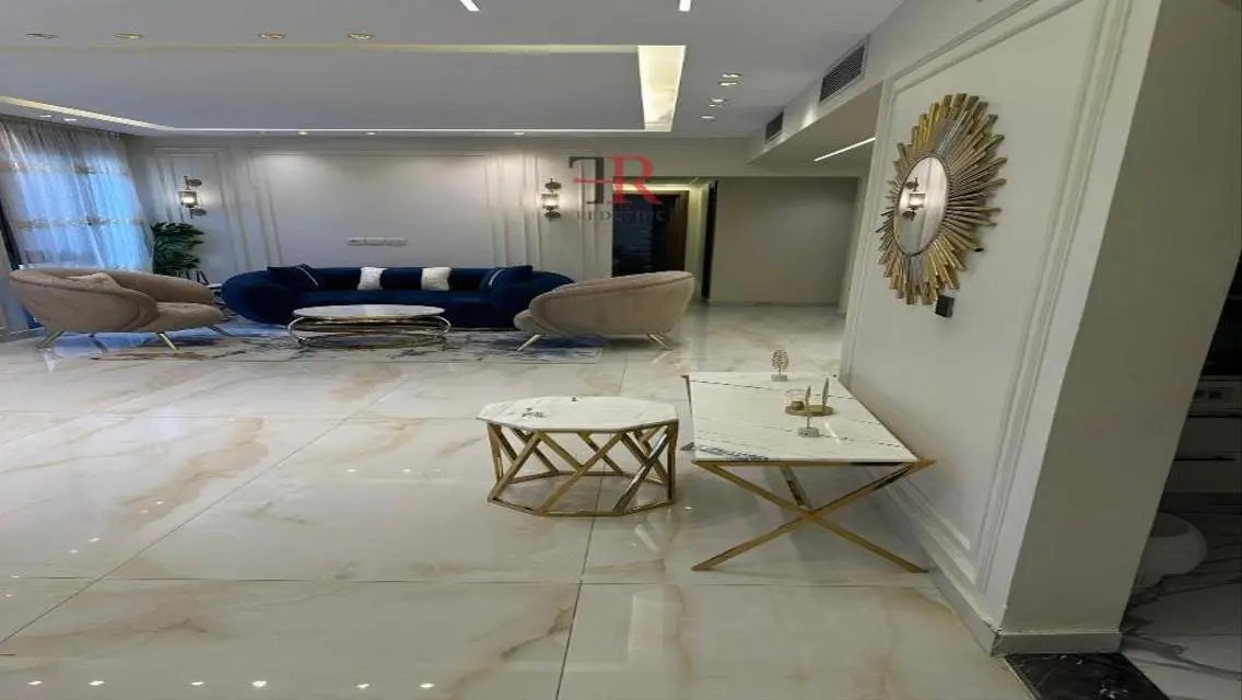 Luxury Apartment in Eastown 90