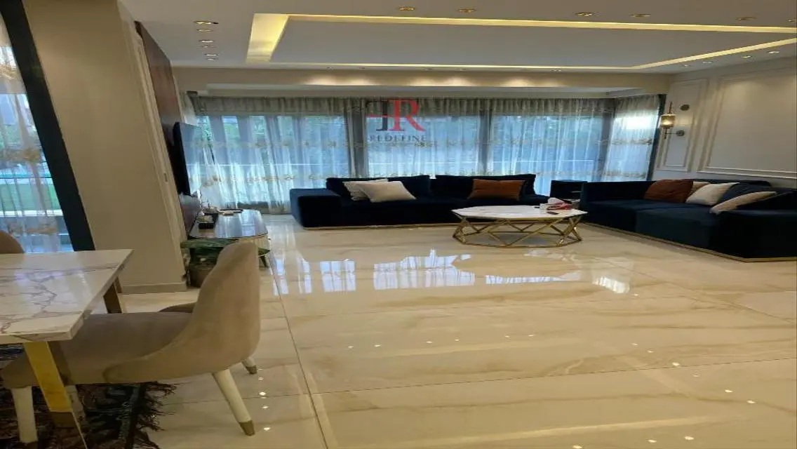 Luxury Apartment in Eastown 90