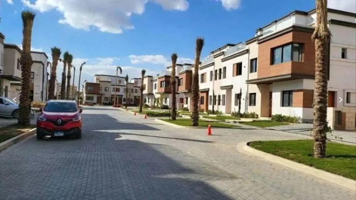 قصر بمساحة متر مربع مع حديقة خاصة في 2025