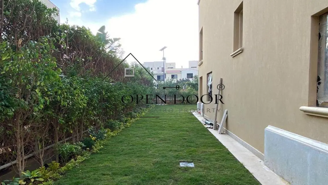منزل فخم مع خدمات متعددة للبيع